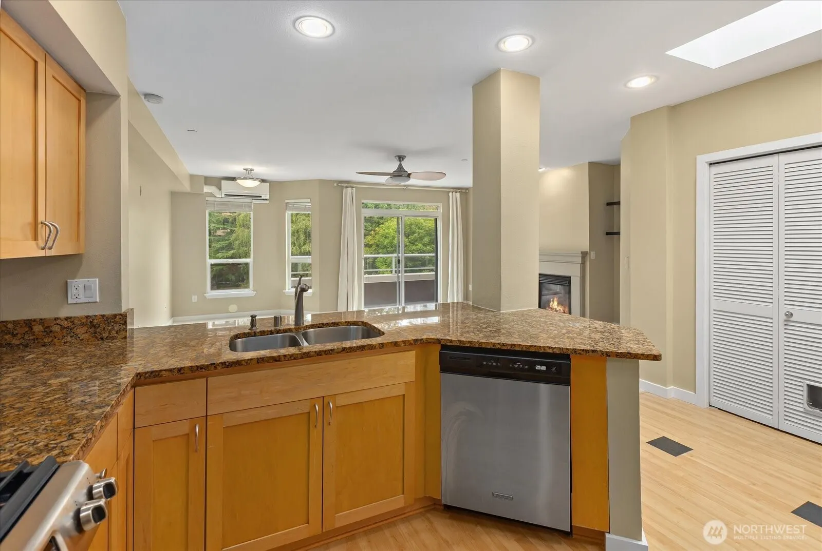 925 110th Avenue NE #PH05, Bellevue, WA 98004