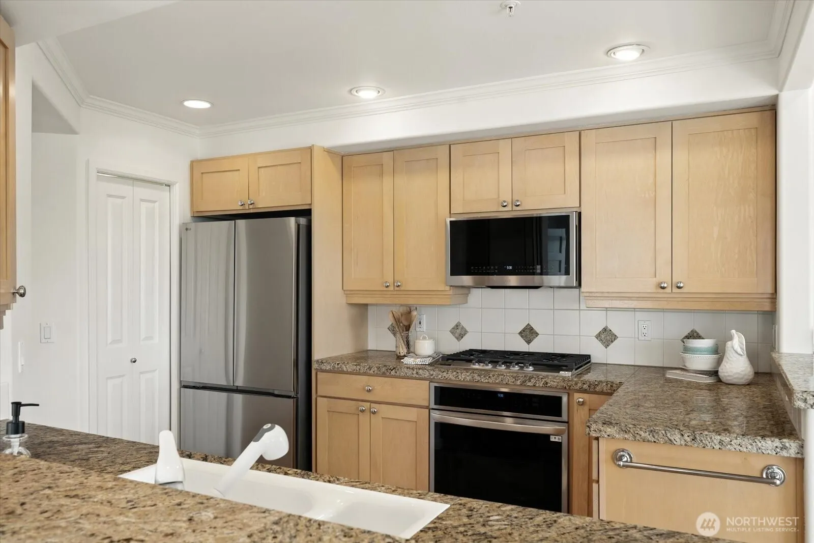 225 4th Avenue #B302, Kirkland, WA 98033