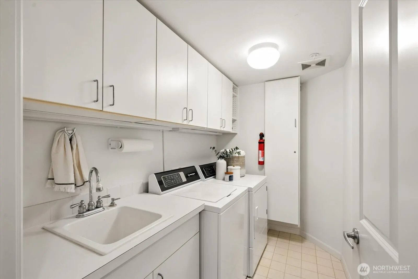 225 4th Avenue #B302, Kirkland, WA 98033