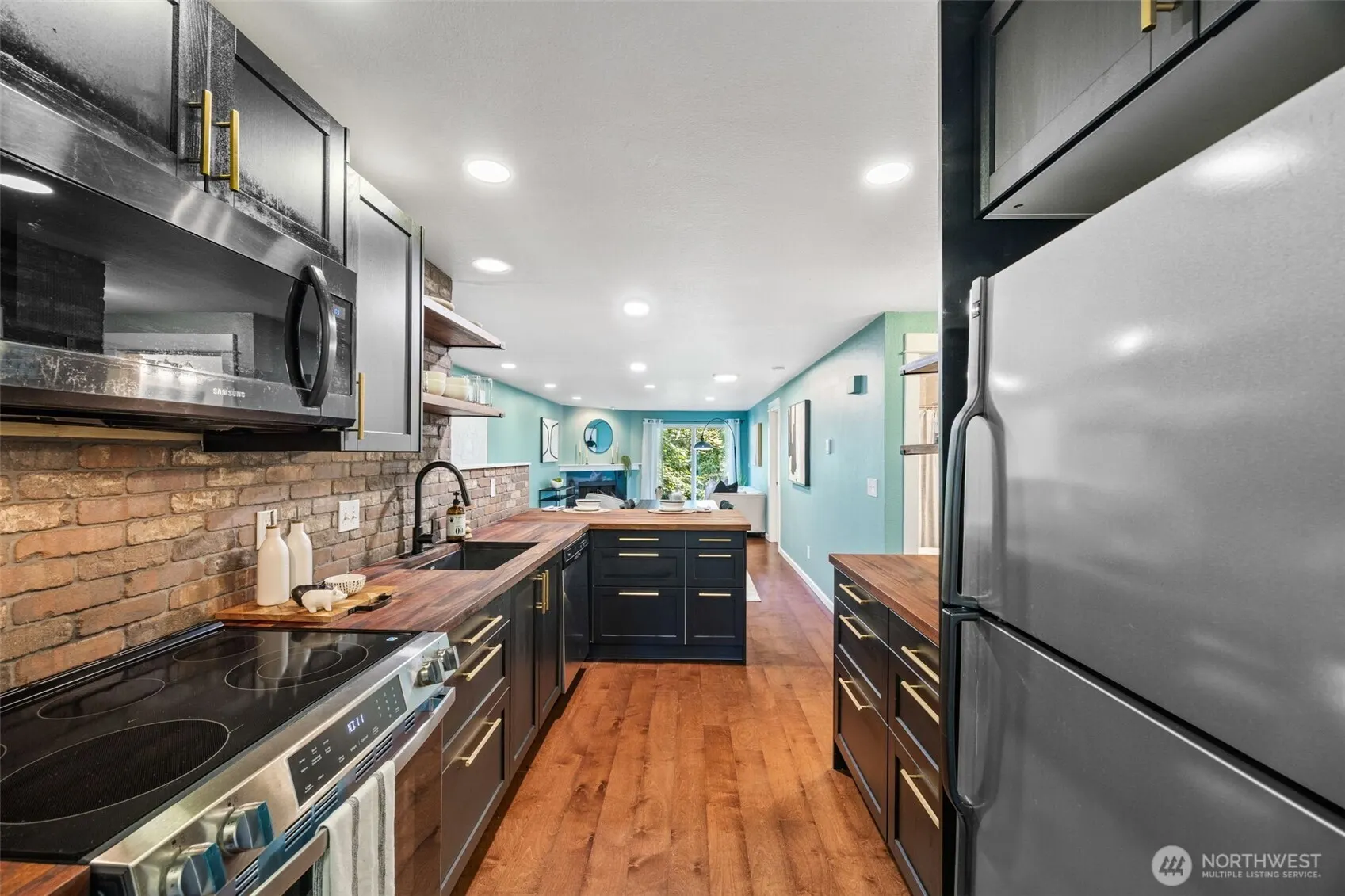 732 Kirkland Circle #D102, Kirkland, WA 98033-6372
