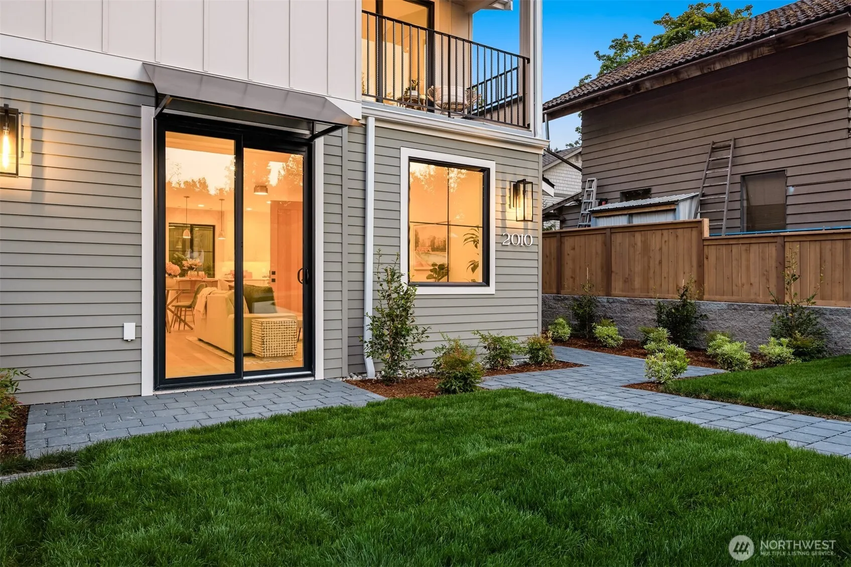 2010 9th Street W, Kirkland, WA 98033