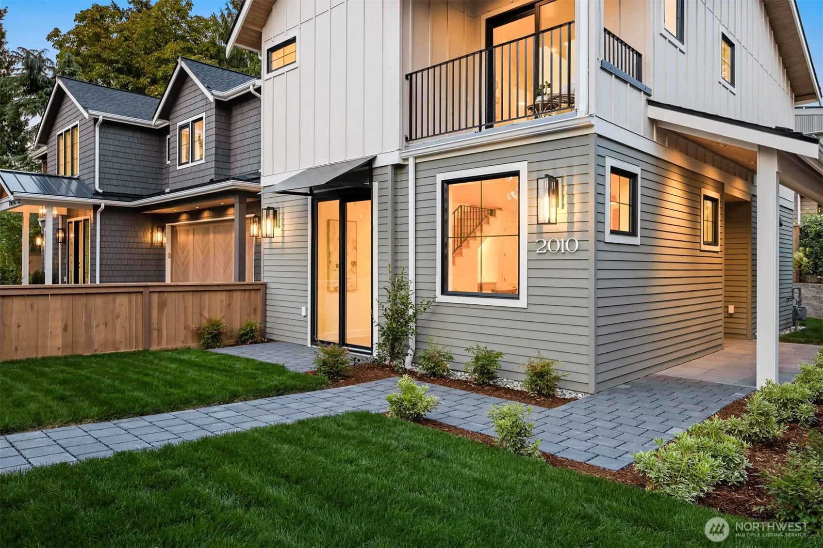 2010 9th Street W, Kirkland, WA 98033