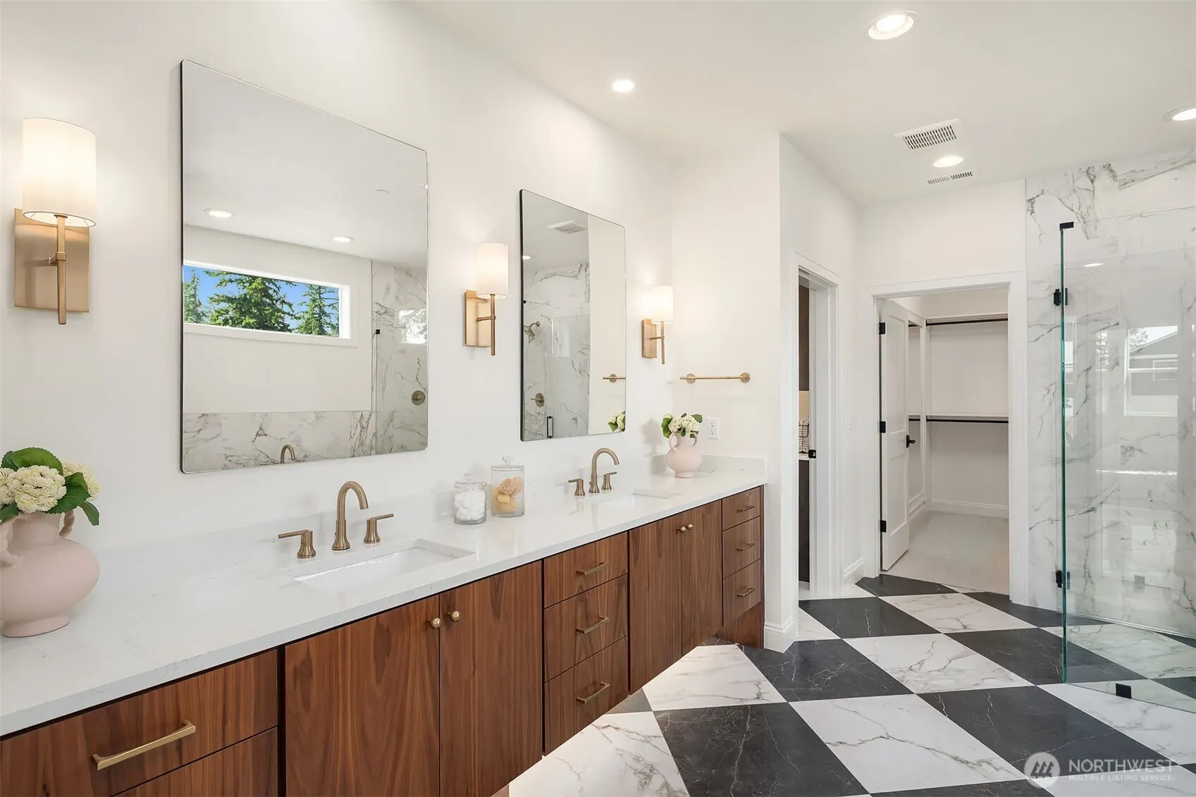 1015 165th Place NE, Bellevue, WA 98008