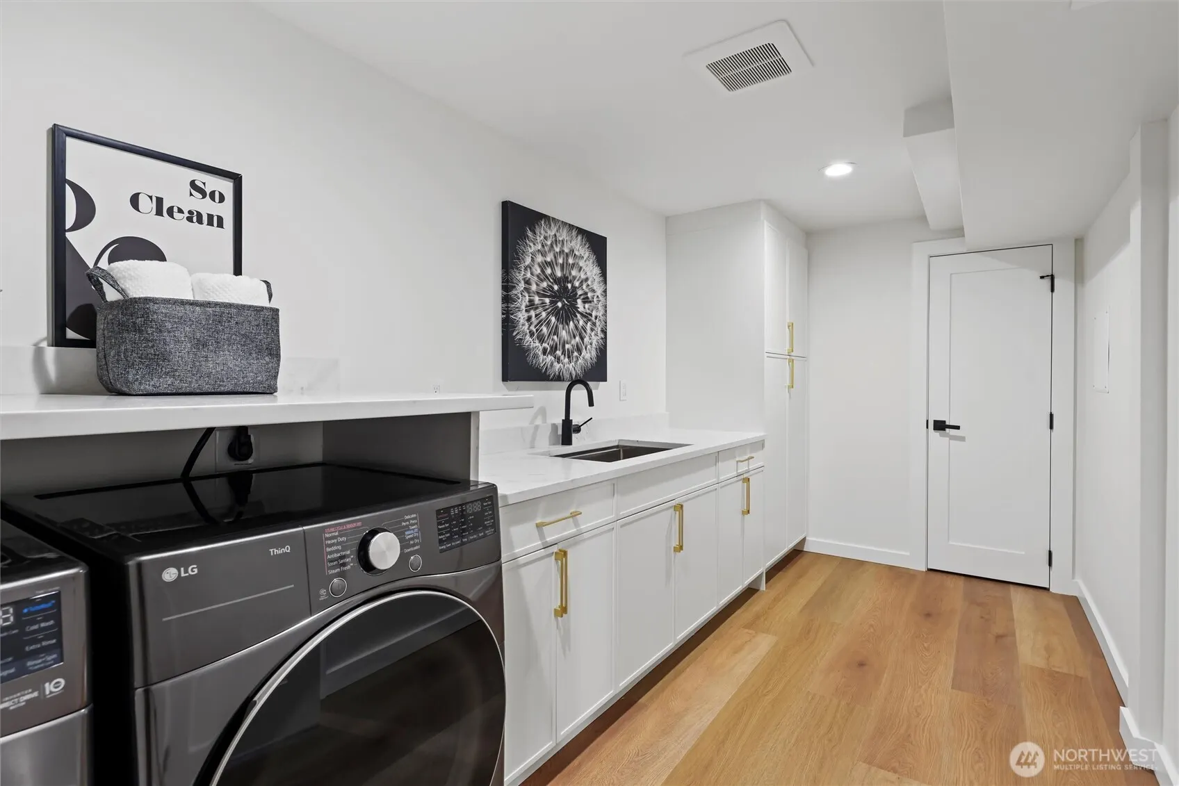 16551 NE 27th Street , Bellevue, WA 98008