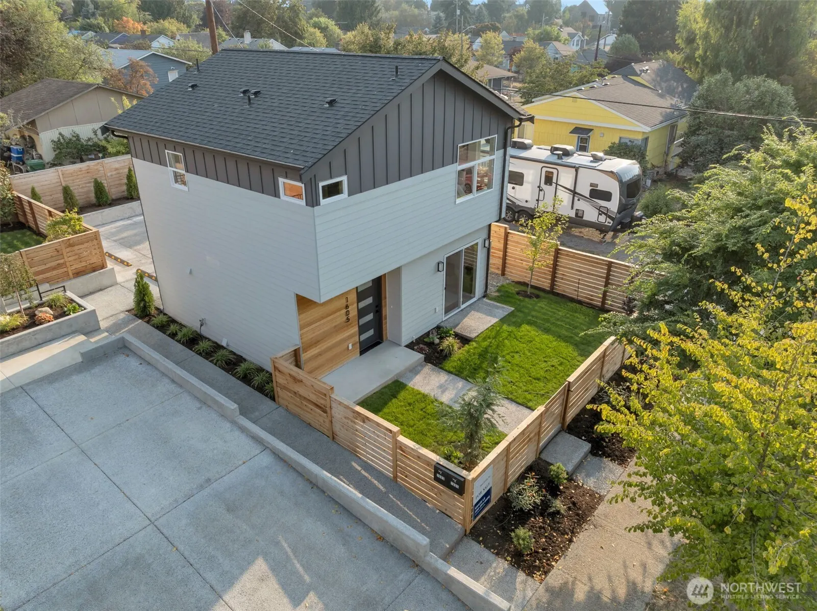 1605 SW Kenyon Street , Seattle, WA 98106