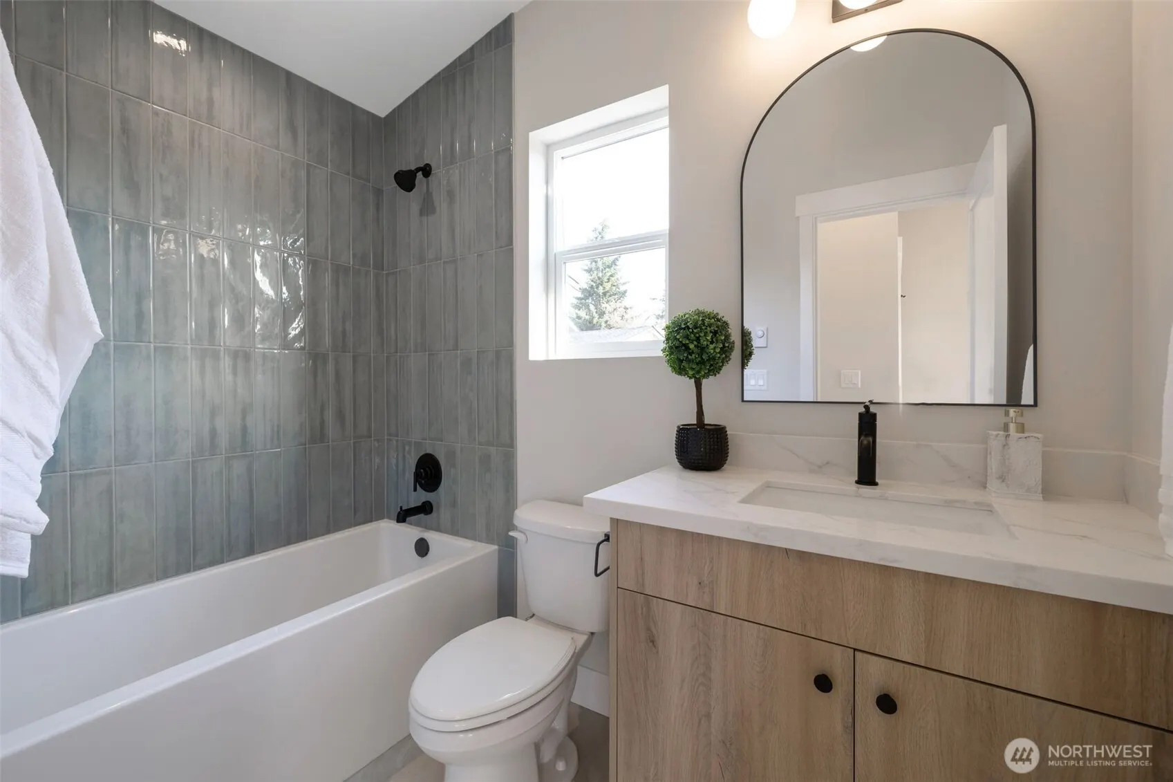 1605 SW Kenyon Street , Seattle, WA 98106