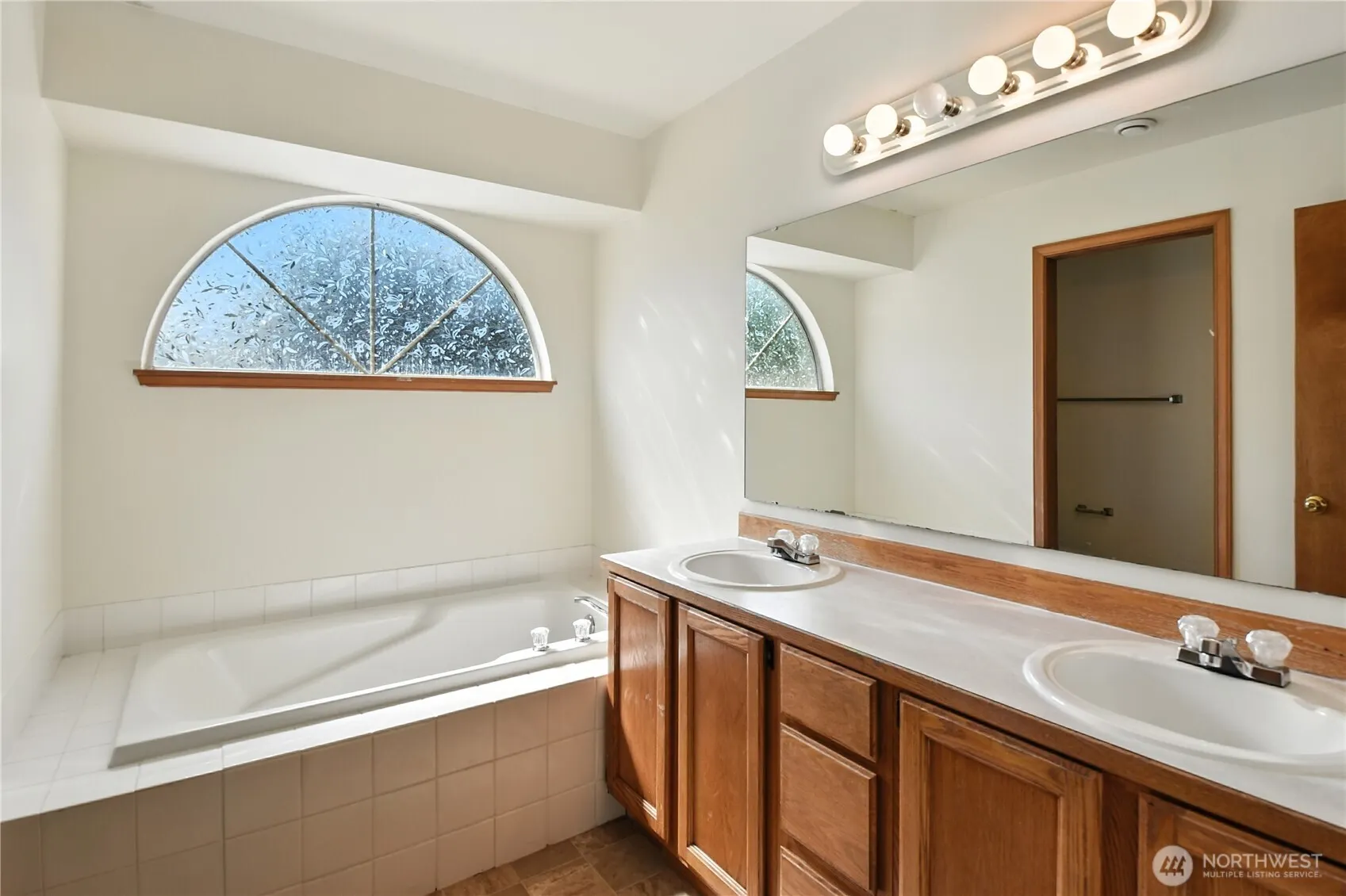 13014 NE 101st Place , Kirkland, WA 98033