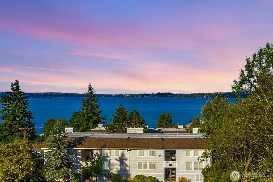 10110 NE 60th Street #107, Kirkland, WA 98033