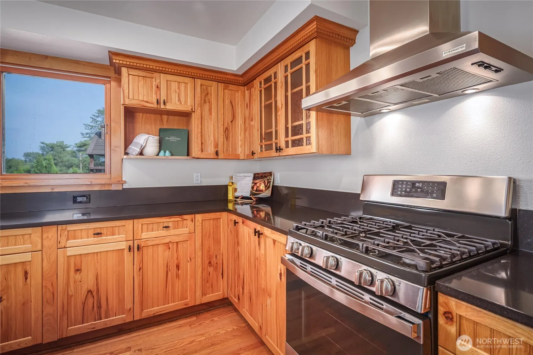 937 N 71st Street , Seattle, WA 98103