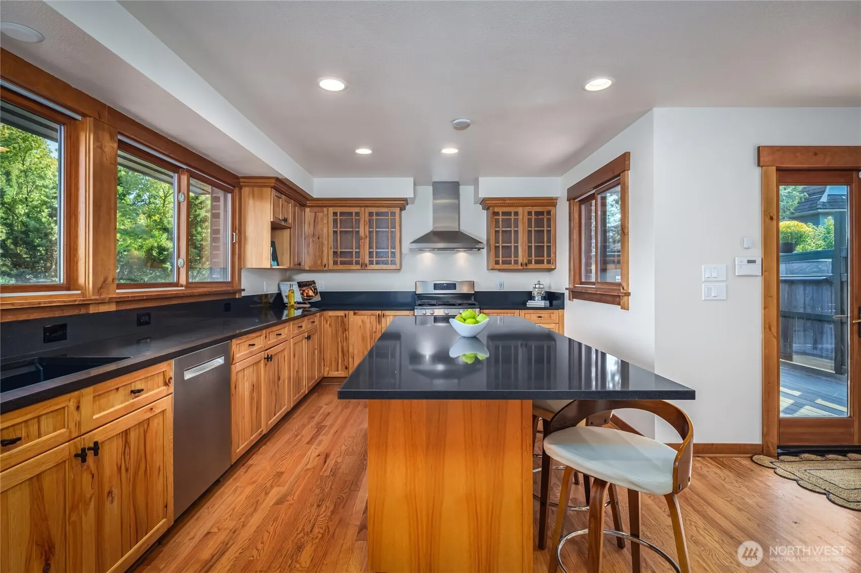 937 N 71st Street , Seattle, WA 98103