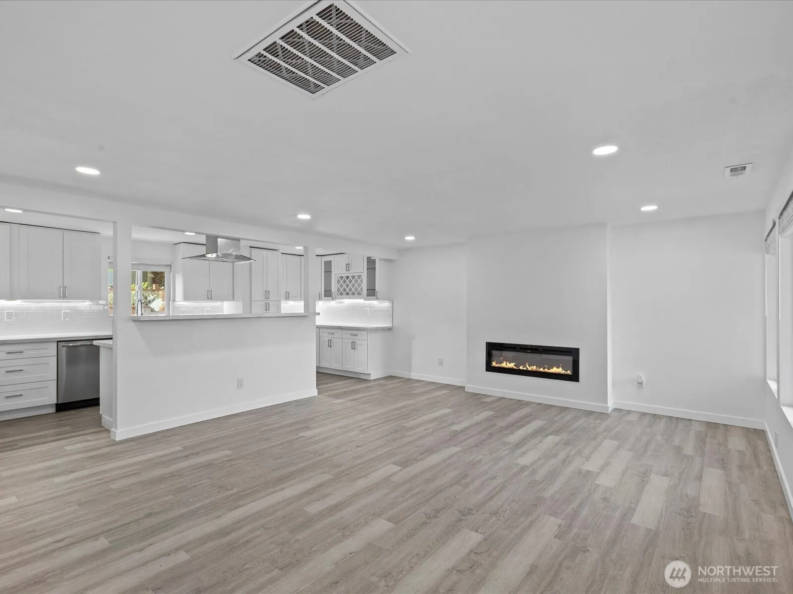 1140 E Seattle Street , Kent, WA 98030-6012