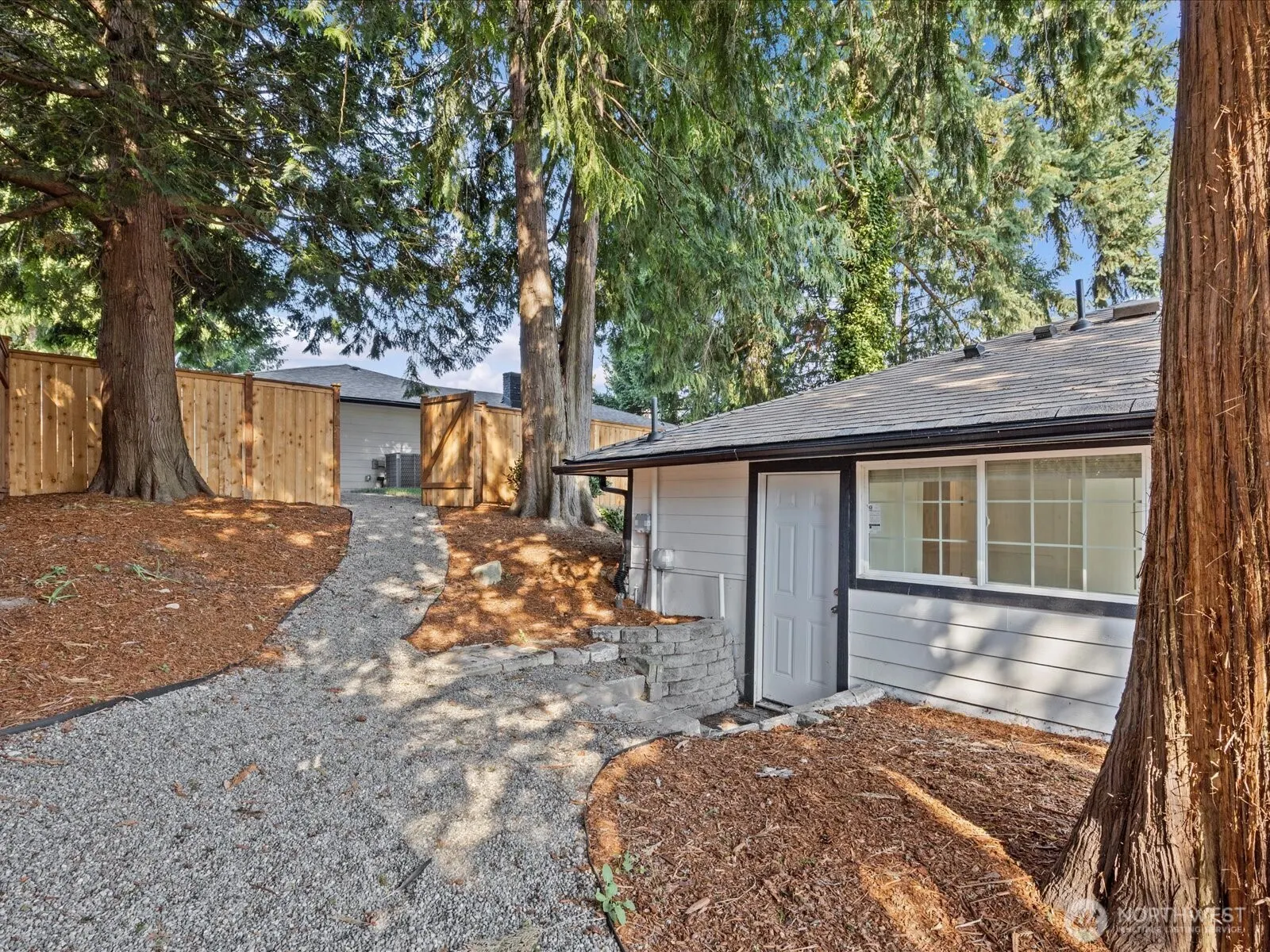 1140 E Seattle Street , Kent, WA 98030-6012