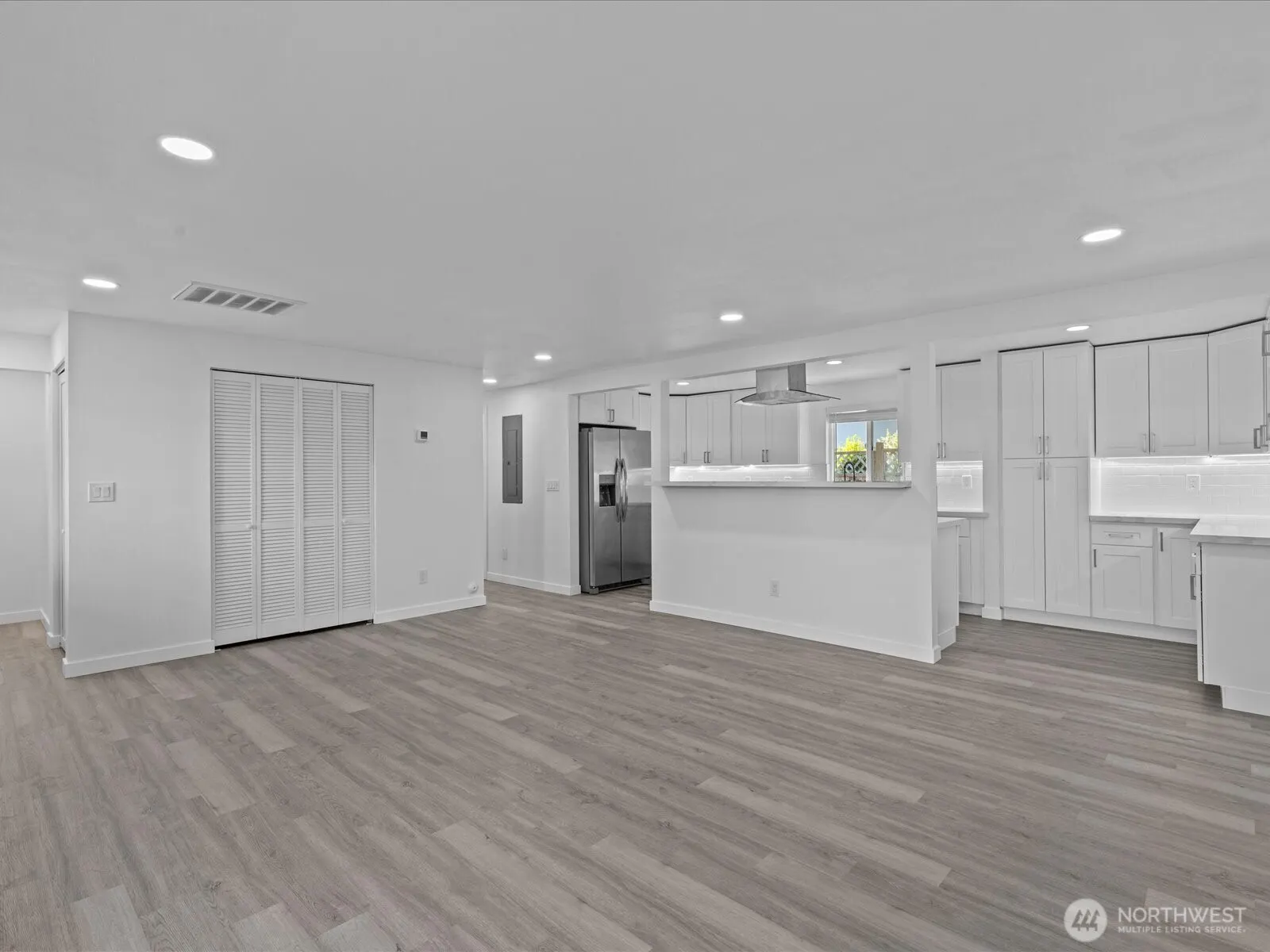 1140 E Seattle Street , Kent, WA 98030-6012