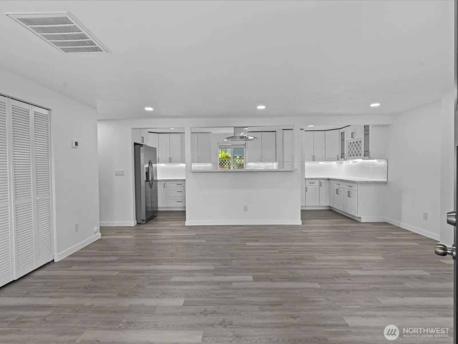 1140 E Seattle Street , Kent, WA 98030-6012