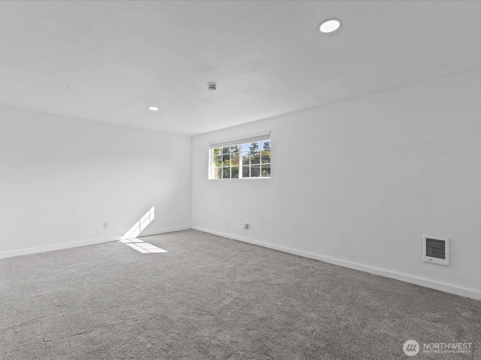 1140 E Seattle Street , Kent, WA 98030-6012