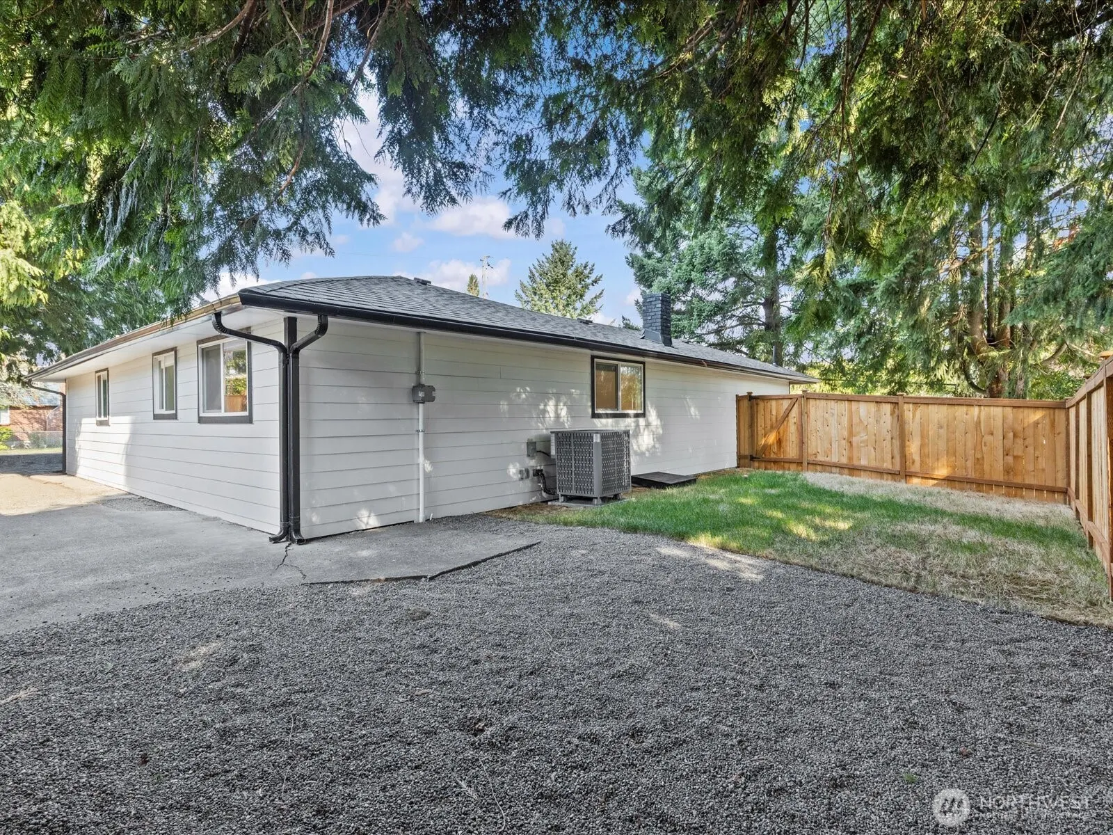 1140 E Seattle Street , Kent, WA 98030-6012