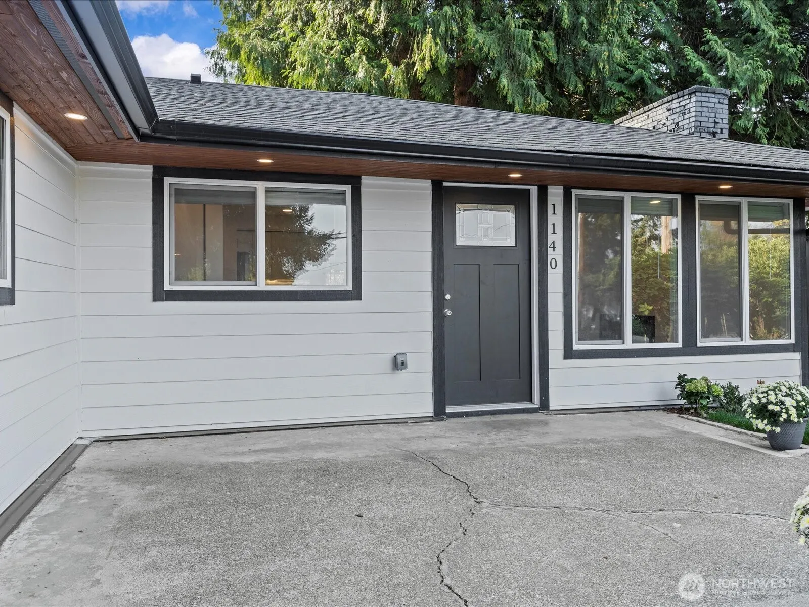 1140 E Seattle Street , Kent, WA 98030-6012