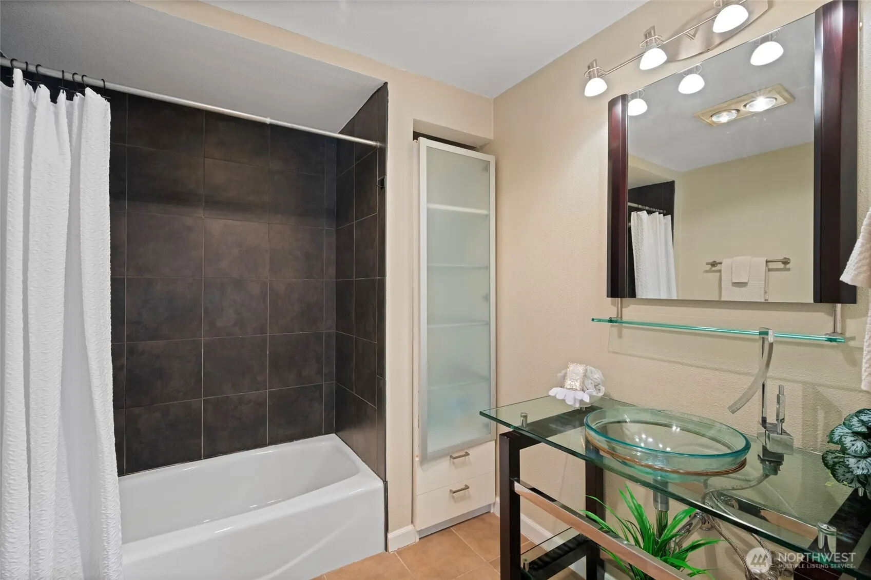 2327 117th Street , Seattle, WA 98133