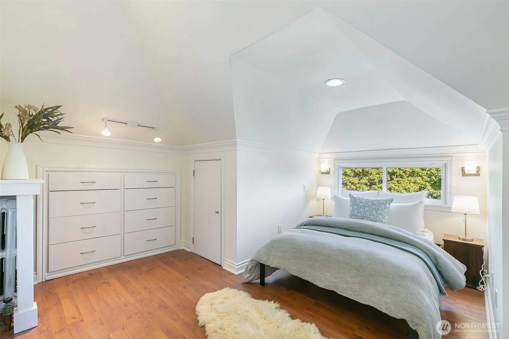 803 15th Avenue E, Seattle, WA 98112