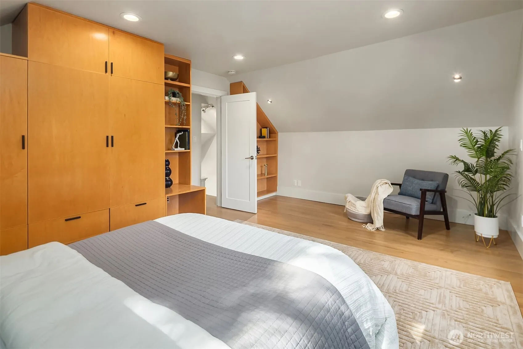 1927 10th Avenue W, Seattle, WA 98119
