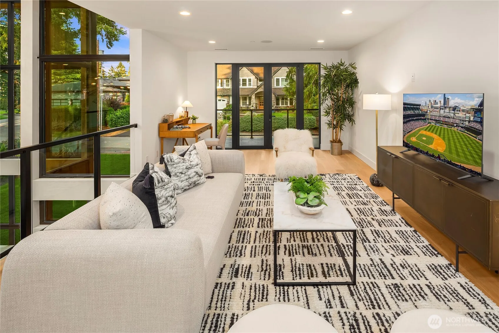 2435 109th Avenue SE, Bellevue, WA 98004