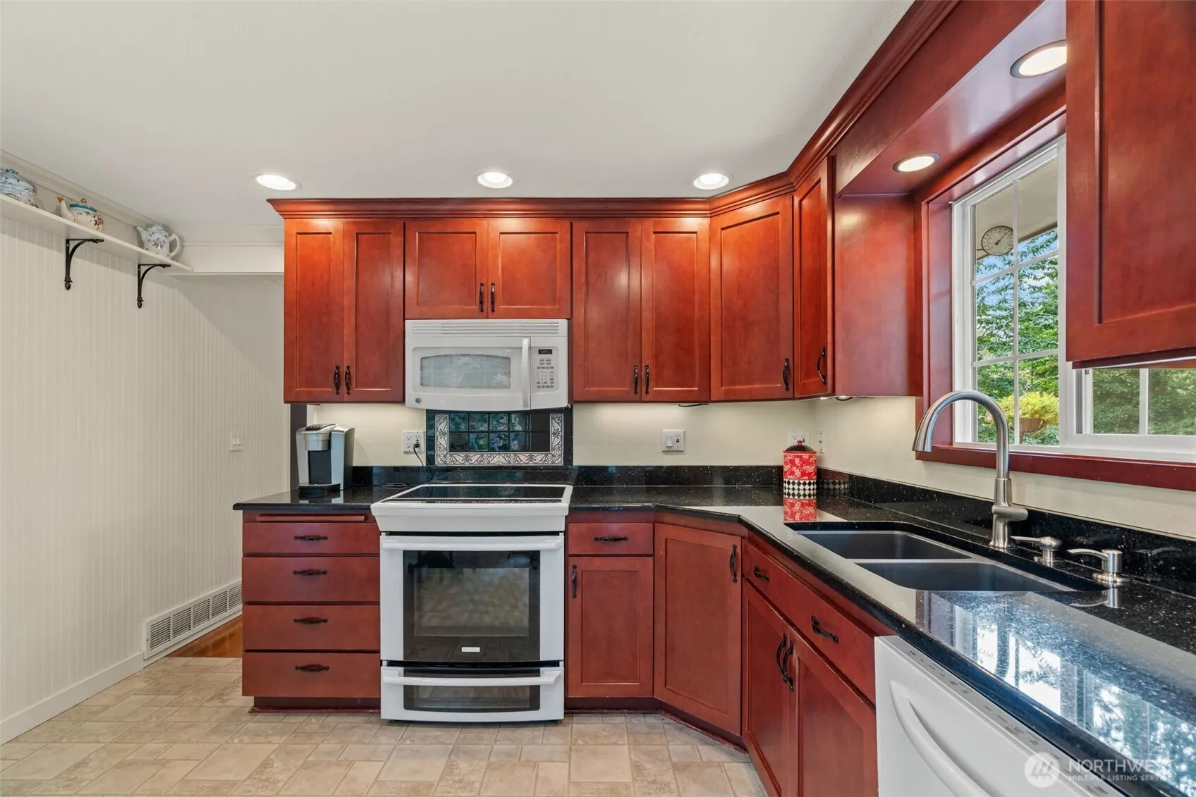 18814 75th Avenue W, Lynnwood, WA 98036
