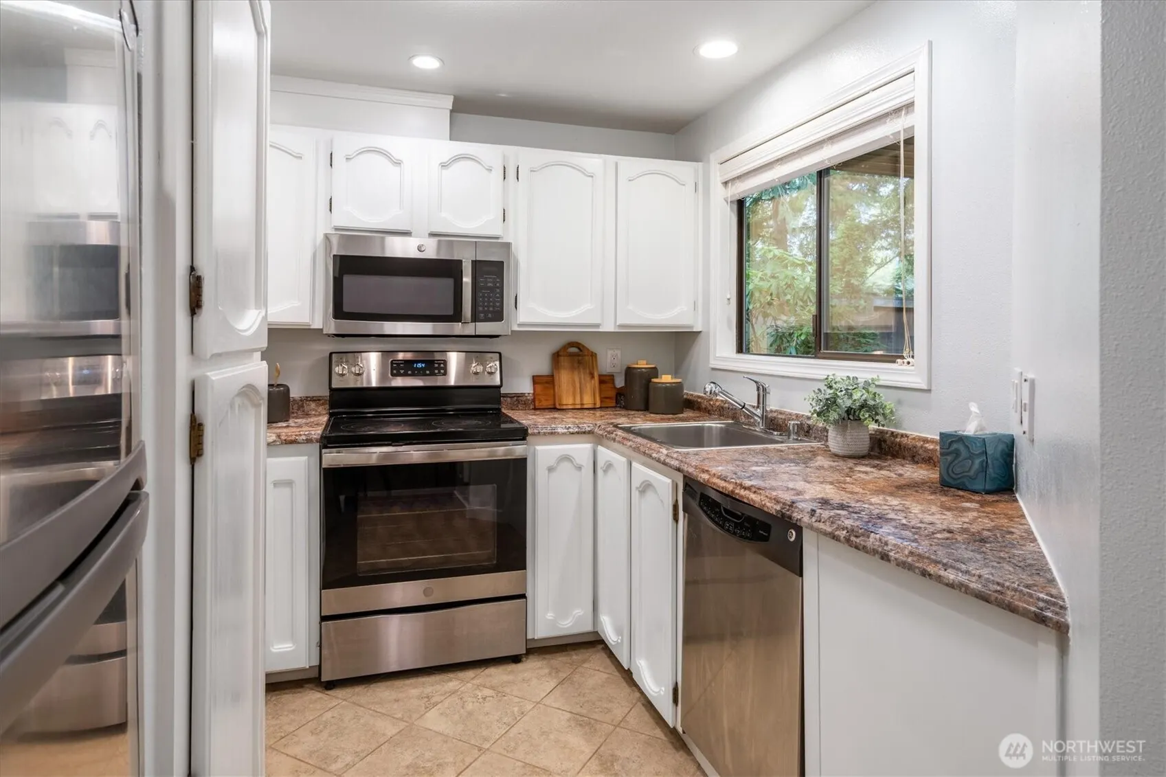 12221 100th Avenue NE #103, Kirkland, WA 98034-3719
