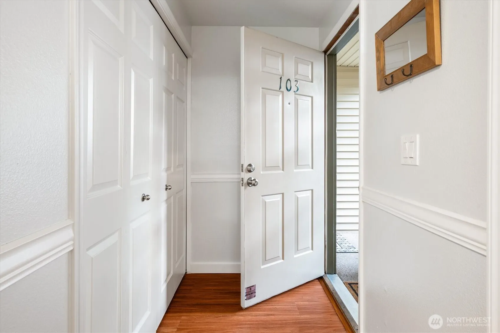 12221 100th Avenue NE #103, Kirkland, WA 98034-3719