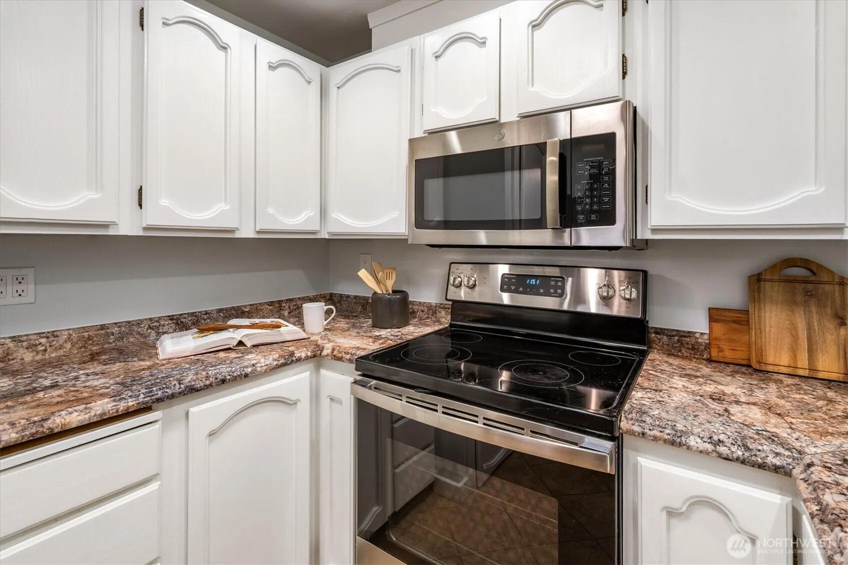 12221 100th Avenue NE #103, Kirkland, WA 98034-3719