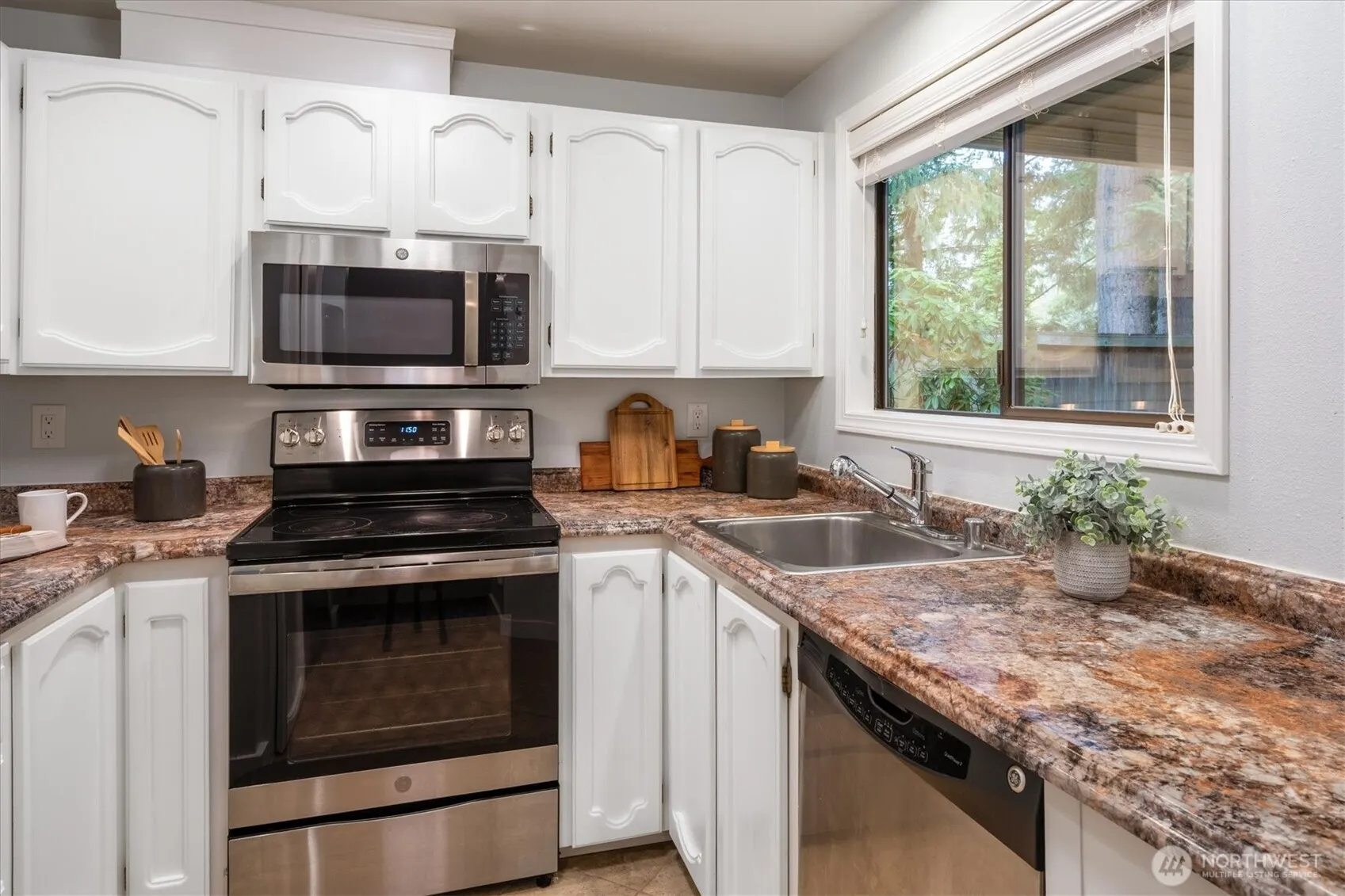 12221 100th Avenue NE #103, Kirkland, WA 98034-3719