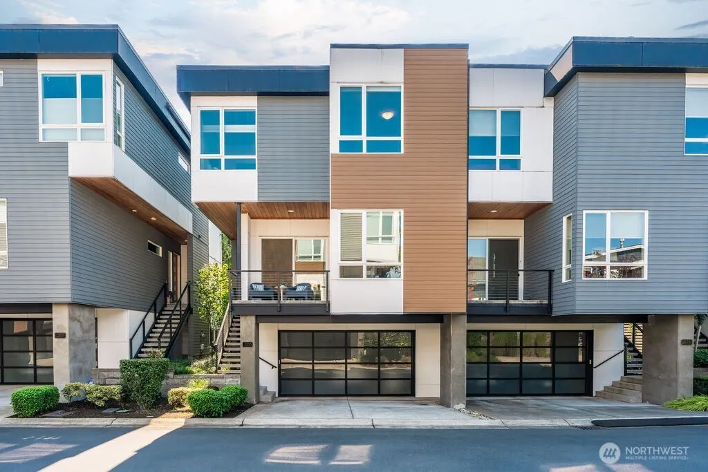 205 4th Court S #13, Kirkland, WA 98033-6047