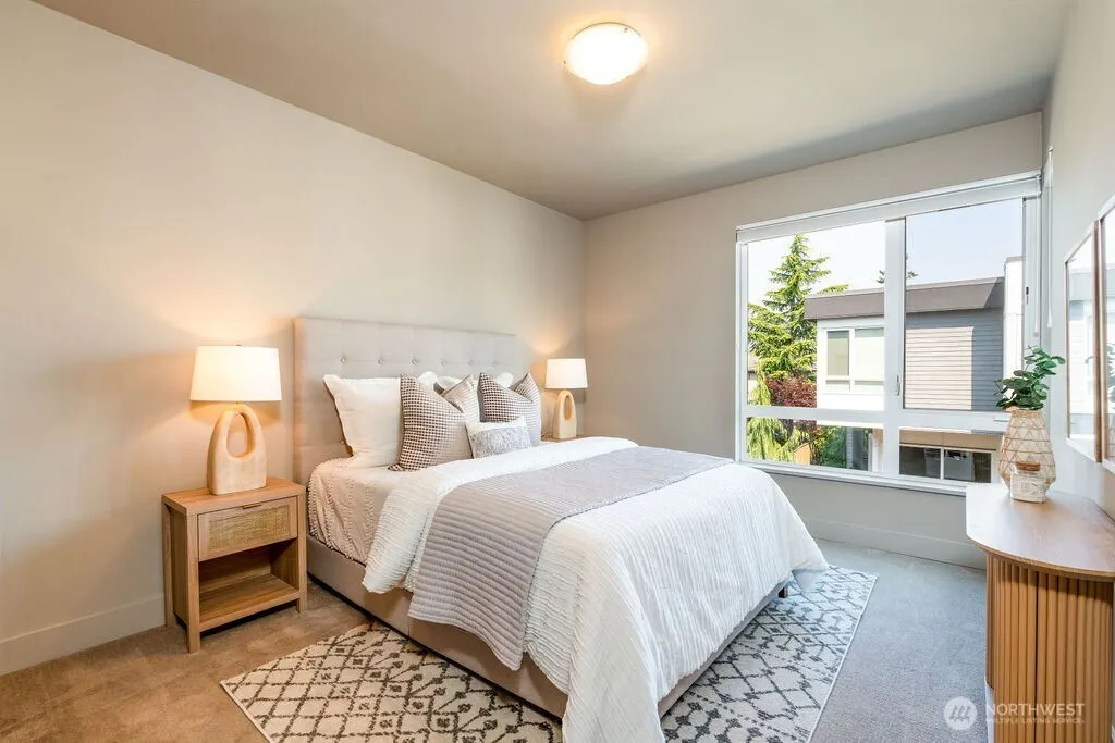 205 4th Court S #13, Kirkland, WA 98033-6047