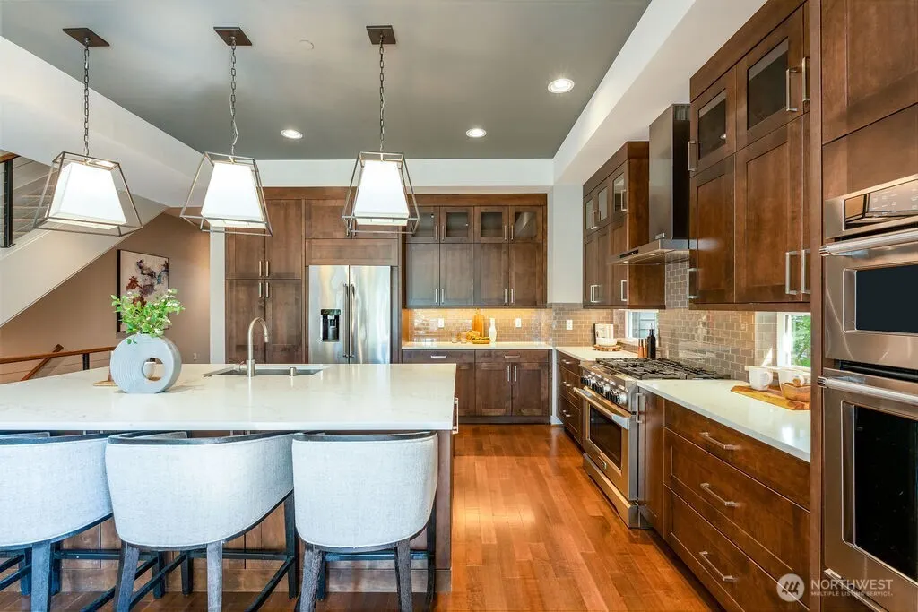 205 4th Court S #13, Kirkland, WA 98033-6047