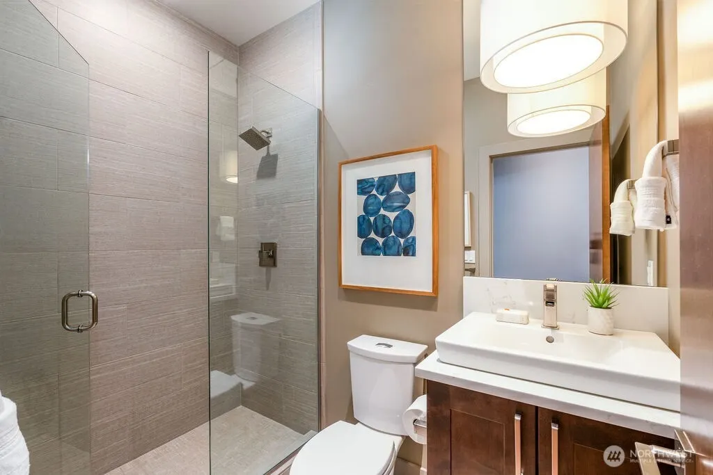 205 4th Court S #13, Kirkland, WA 98033-6047