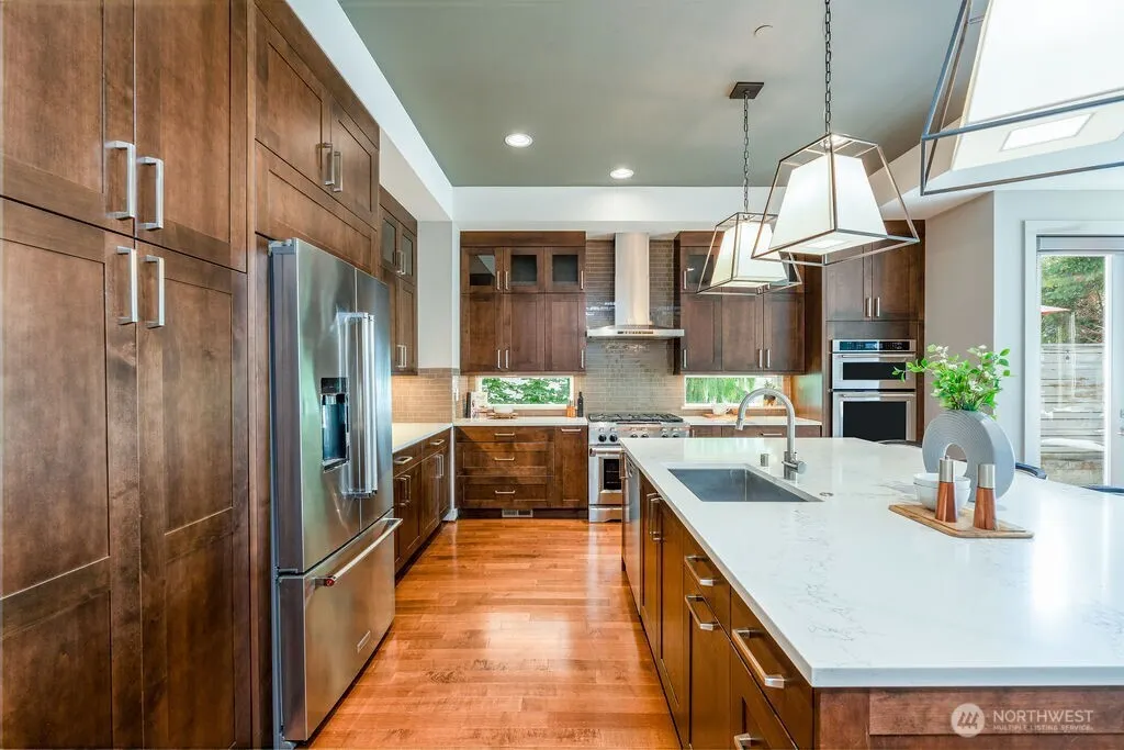 205 4th Court S #13, Kirkland, WA 98033-6047