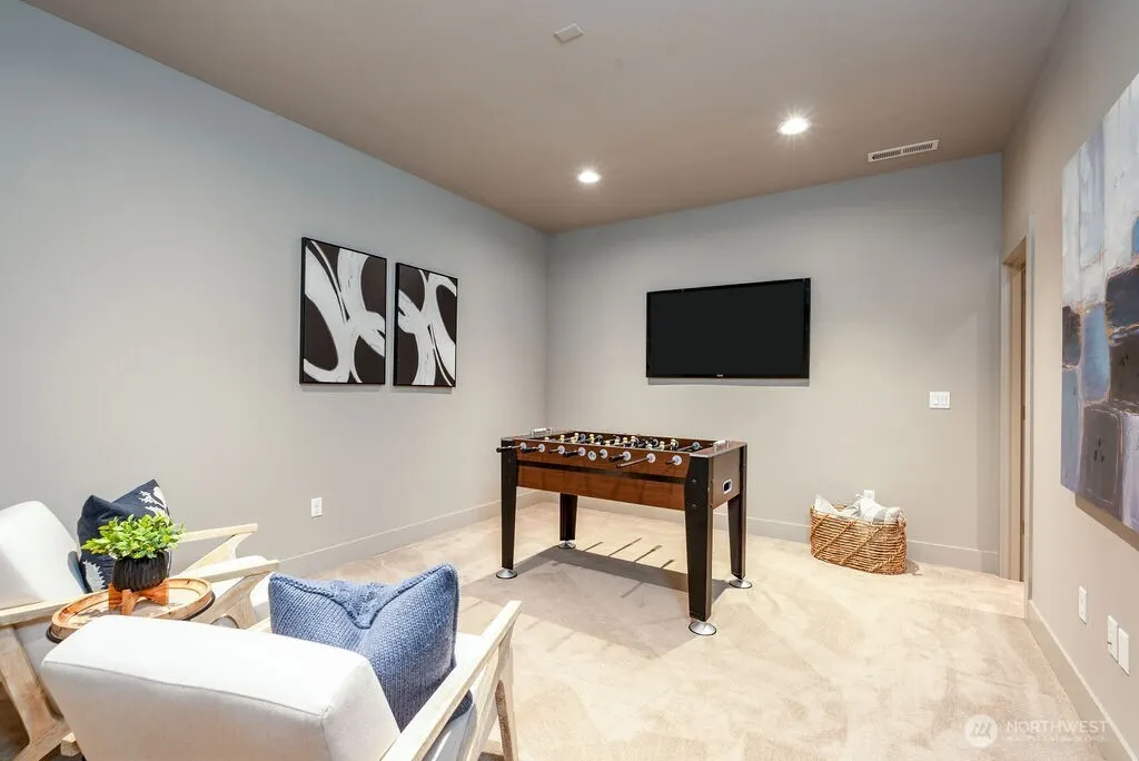205 4th Court S #13, Kirkland, WA 98033-6047