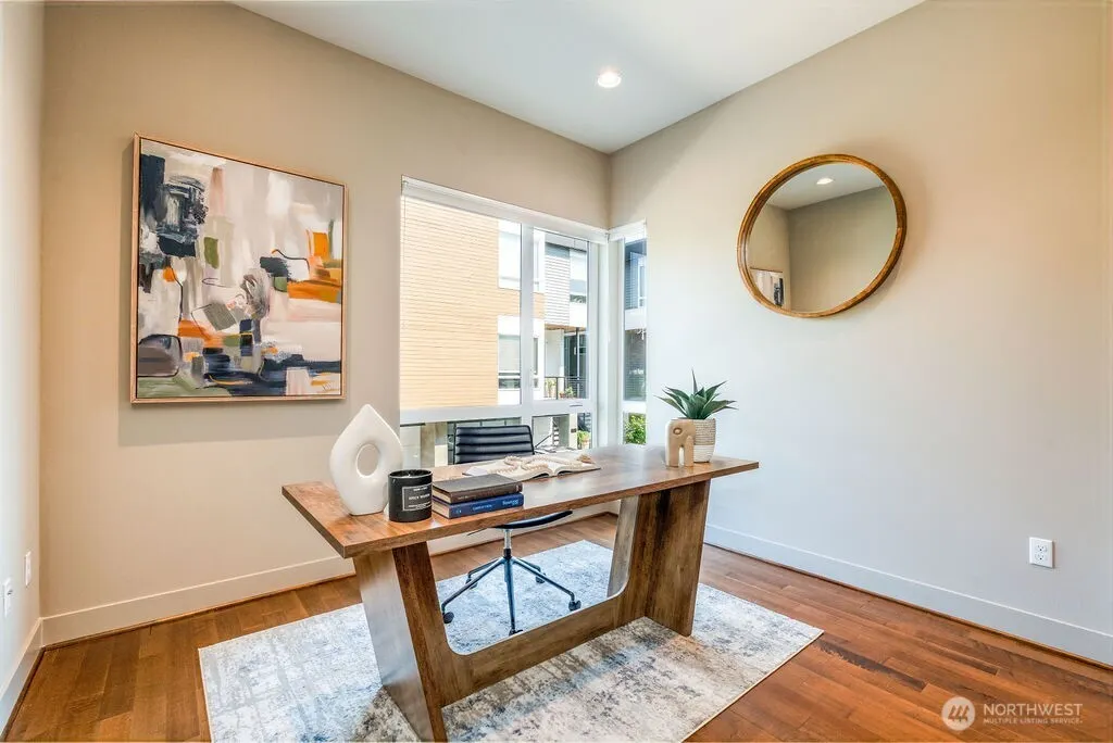 205 4th Court S #13, Kirkland, WA 98033-6047