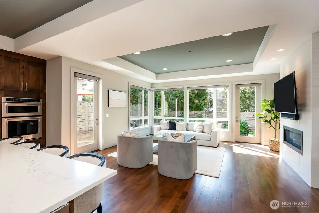 205 4th Court S #13, Kirkland, WA 98033-6047