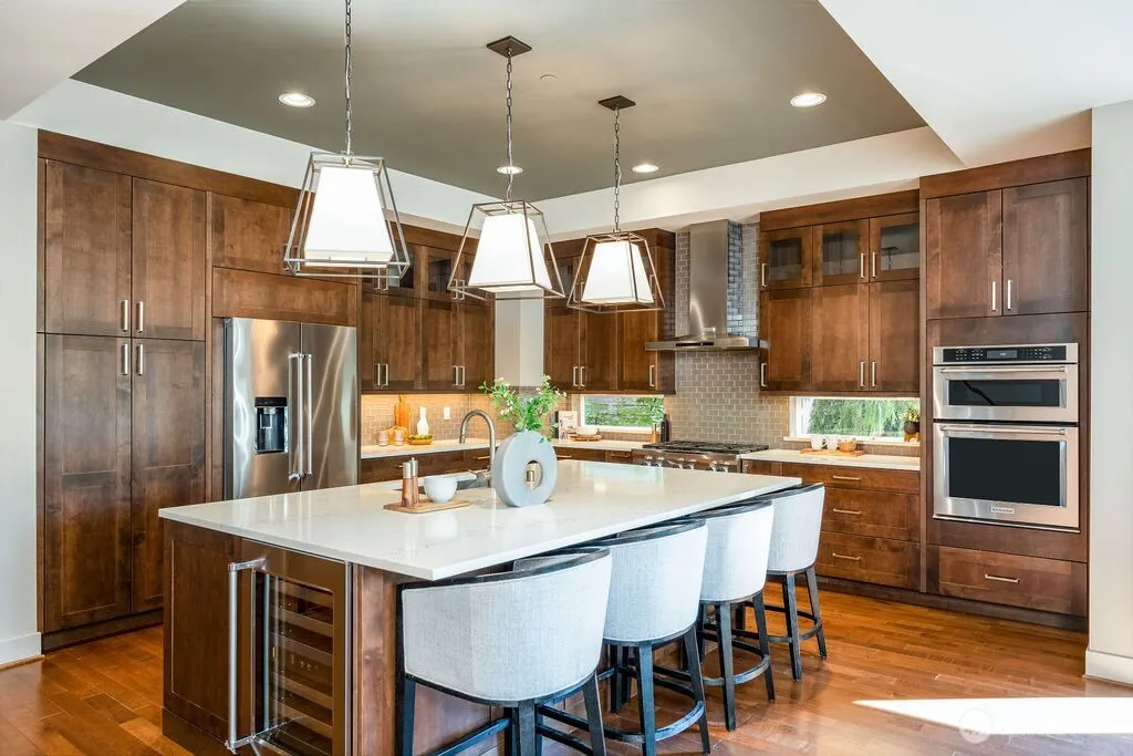 205 4th Court S #13, Kirkland, WA 98033-6047