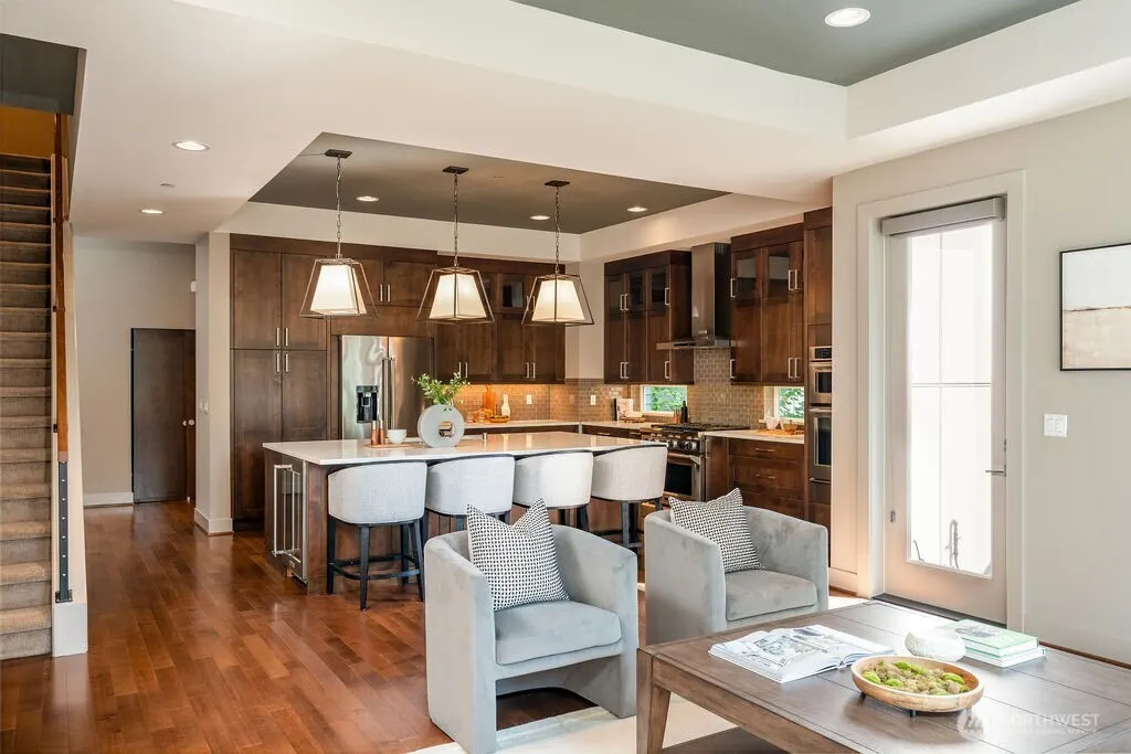 205 4th Court S #13, Kirkland, WA 98033-6047