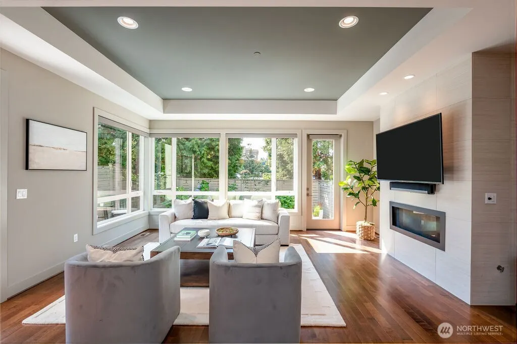 205 4th Court S #13, Kirkland, WA 98033-6047