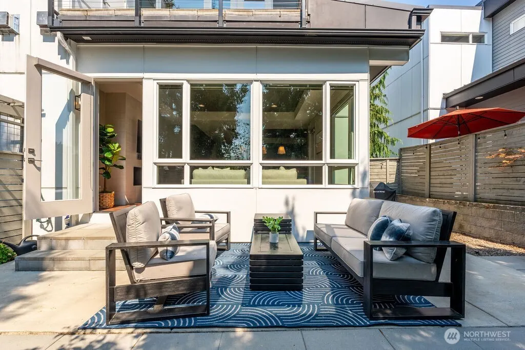 205 4th Court S #13, Kirkland, WA 98033-6047