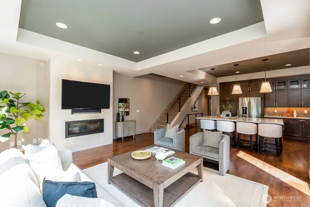 205 4th Court S #13, Kirkland, WA 98033-6047