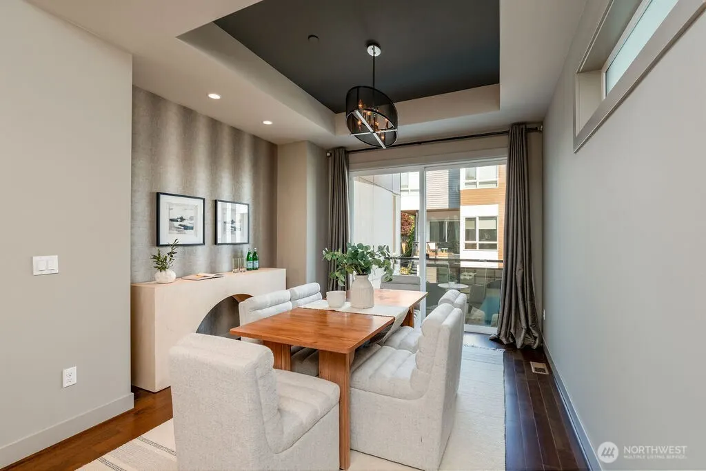 205 4th Court S #13, Kirkland, WA 98033-6047