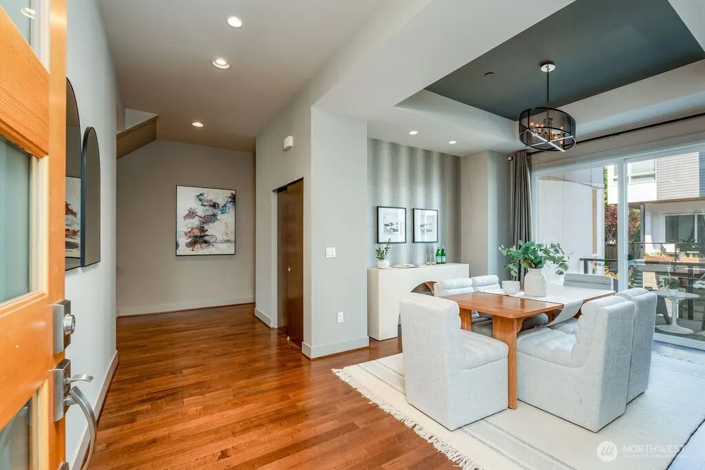 205 4th Court S #13, Kirkland, WA 98033-6047