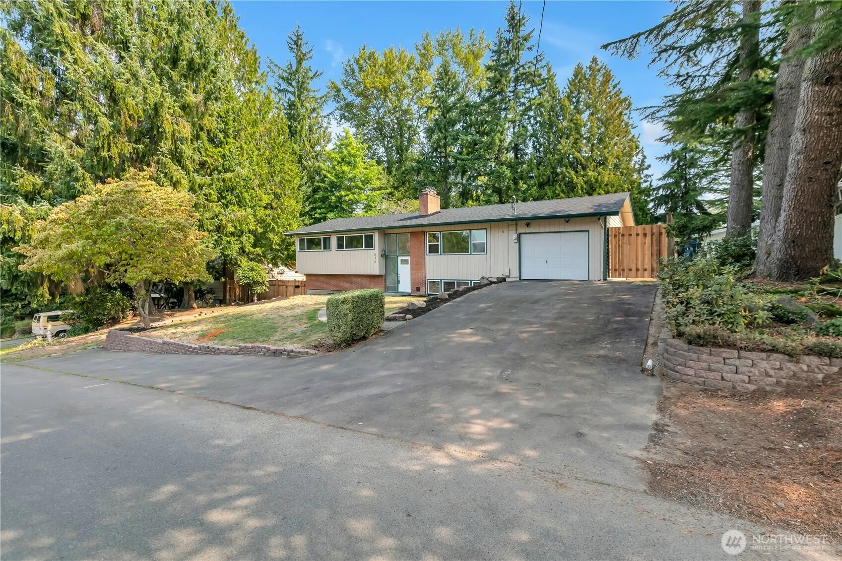 836 Hilltop Avenue , Kent, WA 98031