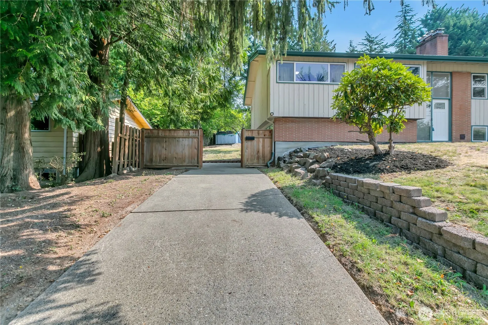 836 Hilltop Avenue , Kent, WA 98031