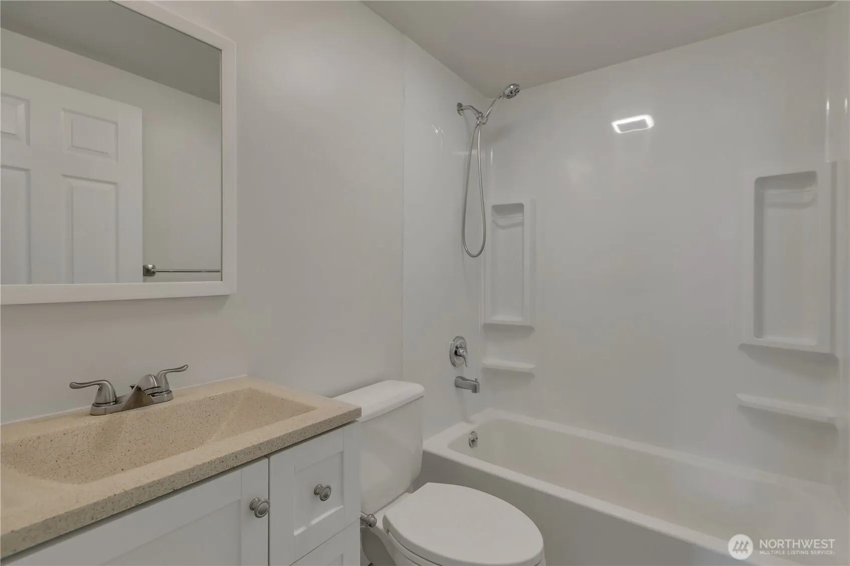 836 Hilltop Avenue , Kent, WA 98031