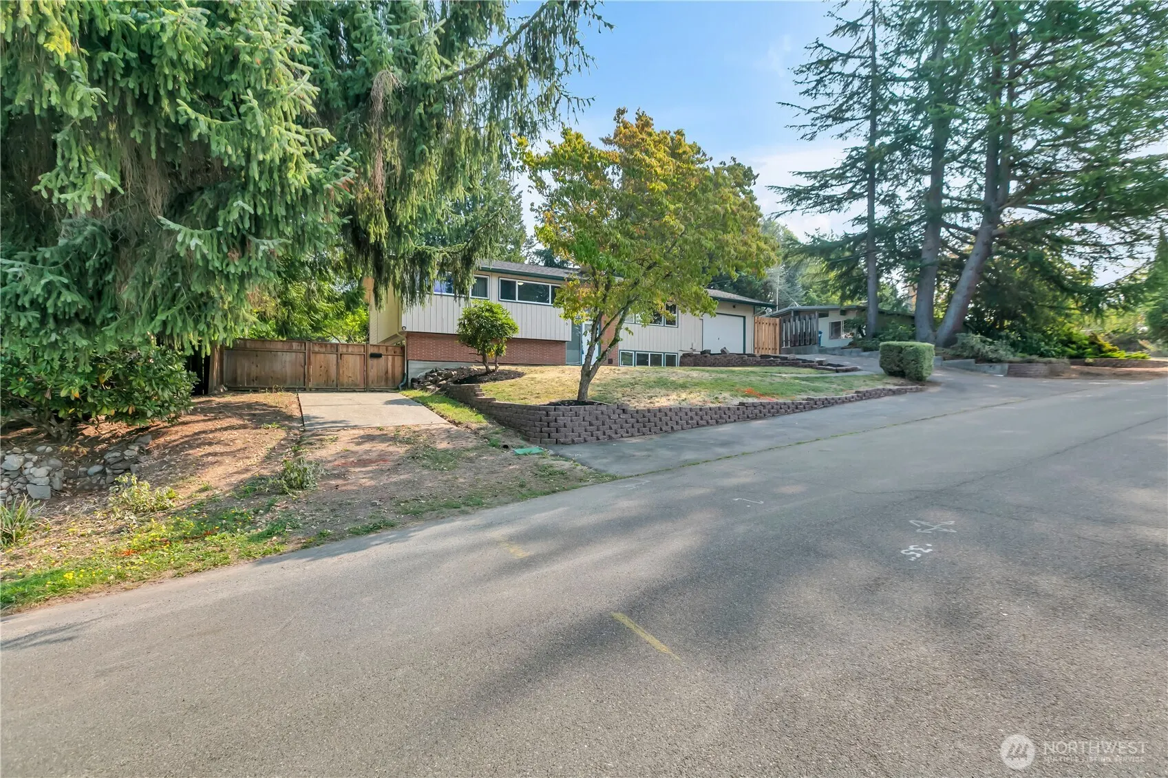 836 Hilltop Avenue , Kent, WA 98031