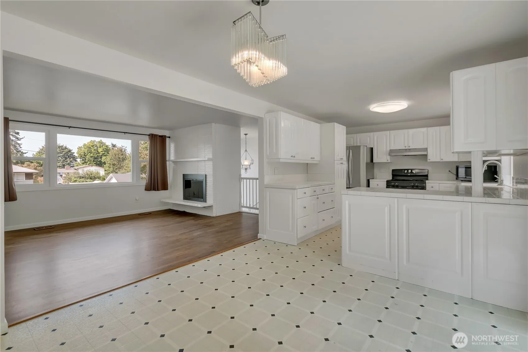836 Hilltop Avenue , Kent, WA 98031